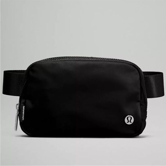 NWT New Lululemon Everywhere Belt Bag, Black w/Silver Hardware 1L Bum Bag - Picture 3 of 14